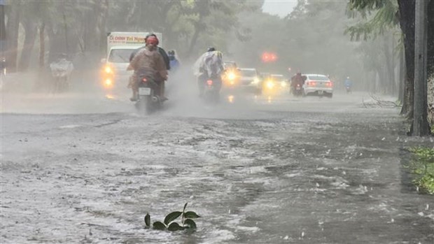   Đường Lê Duẩn (thành phố Huế) ngập nước sau mưa lớn. (Ảnh: Mai Trang/TTXVN)  