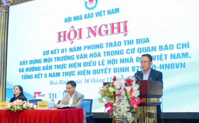   Phó Chủ tịch Thường trực Hội Nhà báo Việt Nam Nguyễn Đức Lợi phát biểu khai mạc Hội nghị  