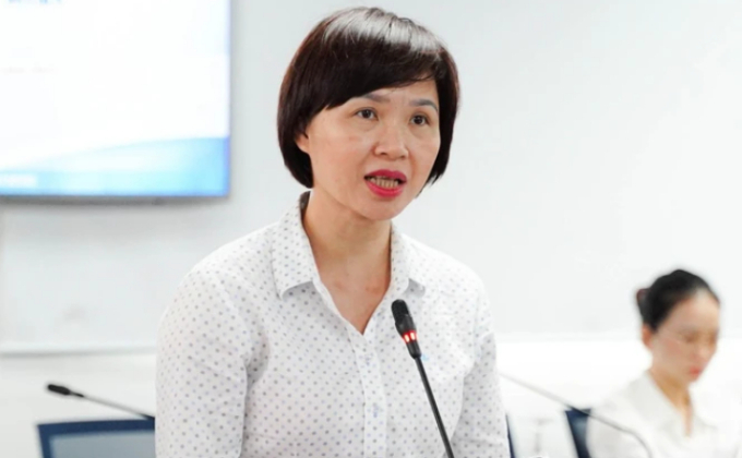   Bà Lê Hồng Nga, Phó Giám đốc Trung tâm kiểm soát bệnh tật TPHCM thông tin về vắc-xin tiêm chủng mở rộng.  