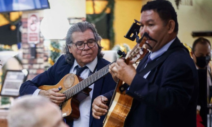   Các nghệ sĩ Mexico biểu diễn bolero tại một sự kiện vào tháng 11.2023. Ảnh: AFP  