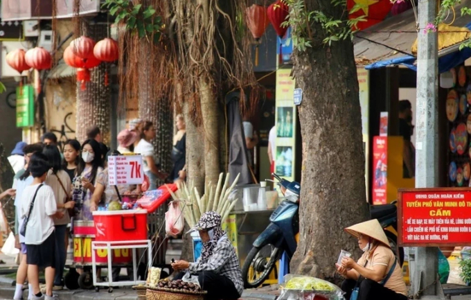 Hà Nội không chấp thuận tổ chức các sự kiện du lịch, thể thao, các sự kiện có tính chất quảng bá, quảng cáo, thương mại, ẩm thực trong không gian phố đi bộ khu vực Hồ Hoàn Kiếm. (Ảnh: Anh Tuấn/TTXVN)