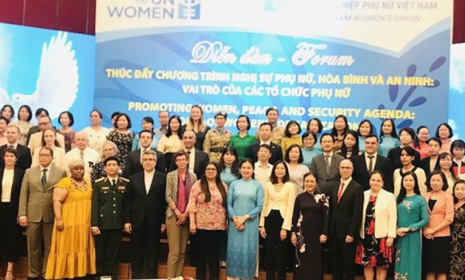   Các đại biểu tham gia Diễn đàn “Thúc đẩy chương trình nghị sự phụ nữ, hòa bình và an ninh: Vai trò của các tổ chức phụ nữ”  