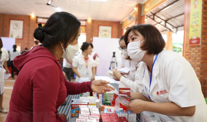 Tư vấn, cấp thuốc miễn phí cho người dân trên địa bàn huyện Cư M’gar, tỉnh Đắk Lắk. (Ảnh: Tuấn Anh/TTXVN)