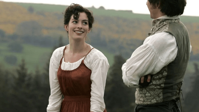 Anne Hathaway có màn hóa thân xuất sắc vào vai Jane Austen. Ảnh: ECOSSE FILMS