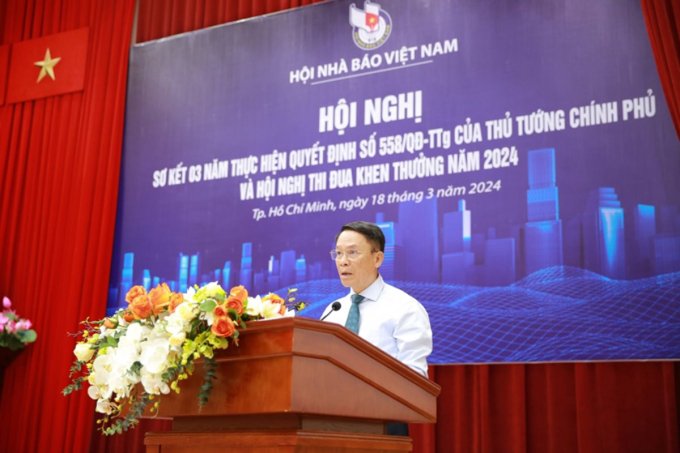 Phó Chủ tịch Thường trực Hội Nhà báo Việt Nam Nguyễn Đức Lợi phát biểu tại Hội nghị