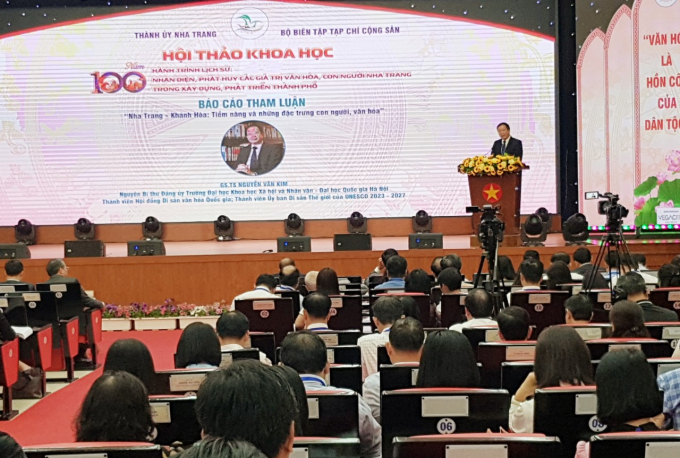GS-TS Nguyễn Văn Kim tham luận tại Hội thảo quốc tế nhận diện đất và người Nha Trang