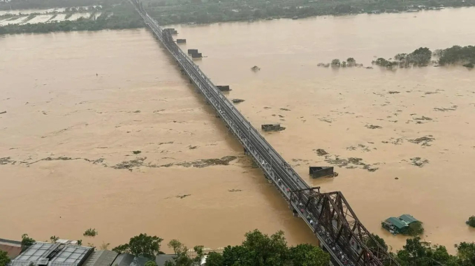 Lũ sông Hồng vượt mức báo động 2, Hà Nội đã di dời hàng trăm hộ dân