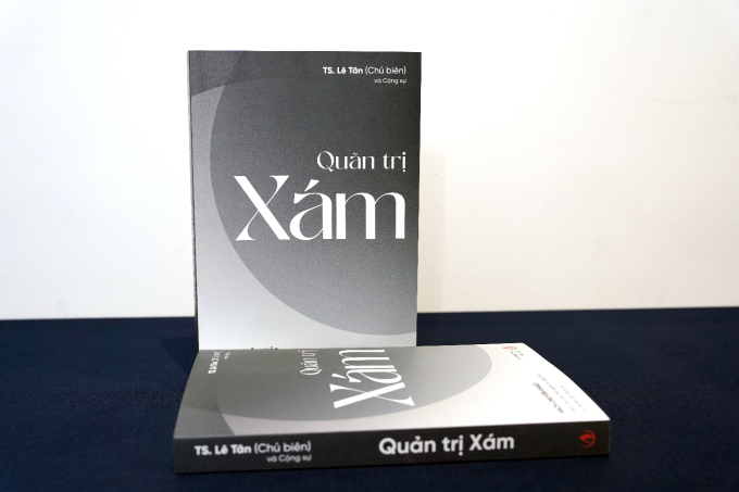   “Quản trị Xám” đề xuất một phương pháp tiếp cận quản trị hiện đại, nơi sự thay đổi tư duy, khả năng thích nghi và sự linh hoạt trong quản lý là chìa khóa để đối phó với các thách thức và tận dụng các cơ hội mới.  