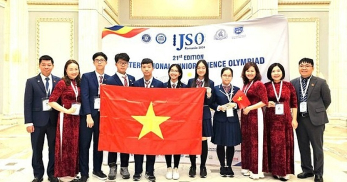 Đội tuyển học sinh tham dự kỳ thi Olympic khoa học trẻ quốc tế 2024. 
