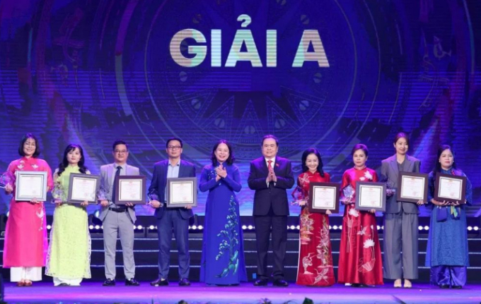   Trao giải A Giải Diên Hồng lần thứ ba - năm 2025 - Ảnh: QH  