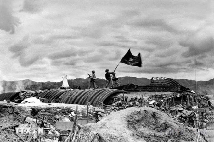   Ngày 7/5/1954, chiến dịch lịch sử Điện Biên Phủ thắng lợi hoàn toàn, đánh dấu mốc kết thúc cuộc kháng chiến chống Pháp oanh liệt đầy hy sinh, gian khổ kéo dài suốt 9 năm. (Ảnh: Triệu Đại/TTXVN).  