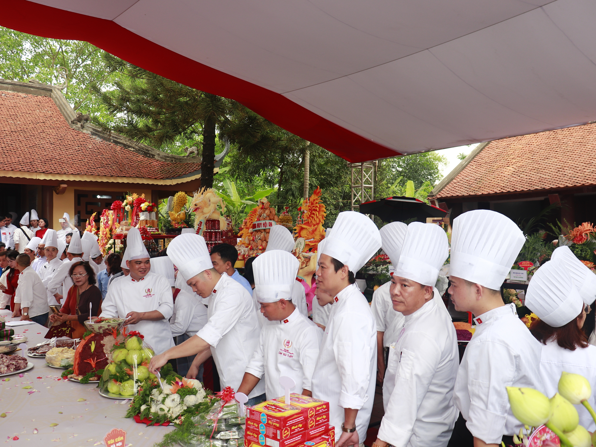  Đầu bếp ba miền thành kính dâng lễ tri ân Tổ nghề Lang Liêu