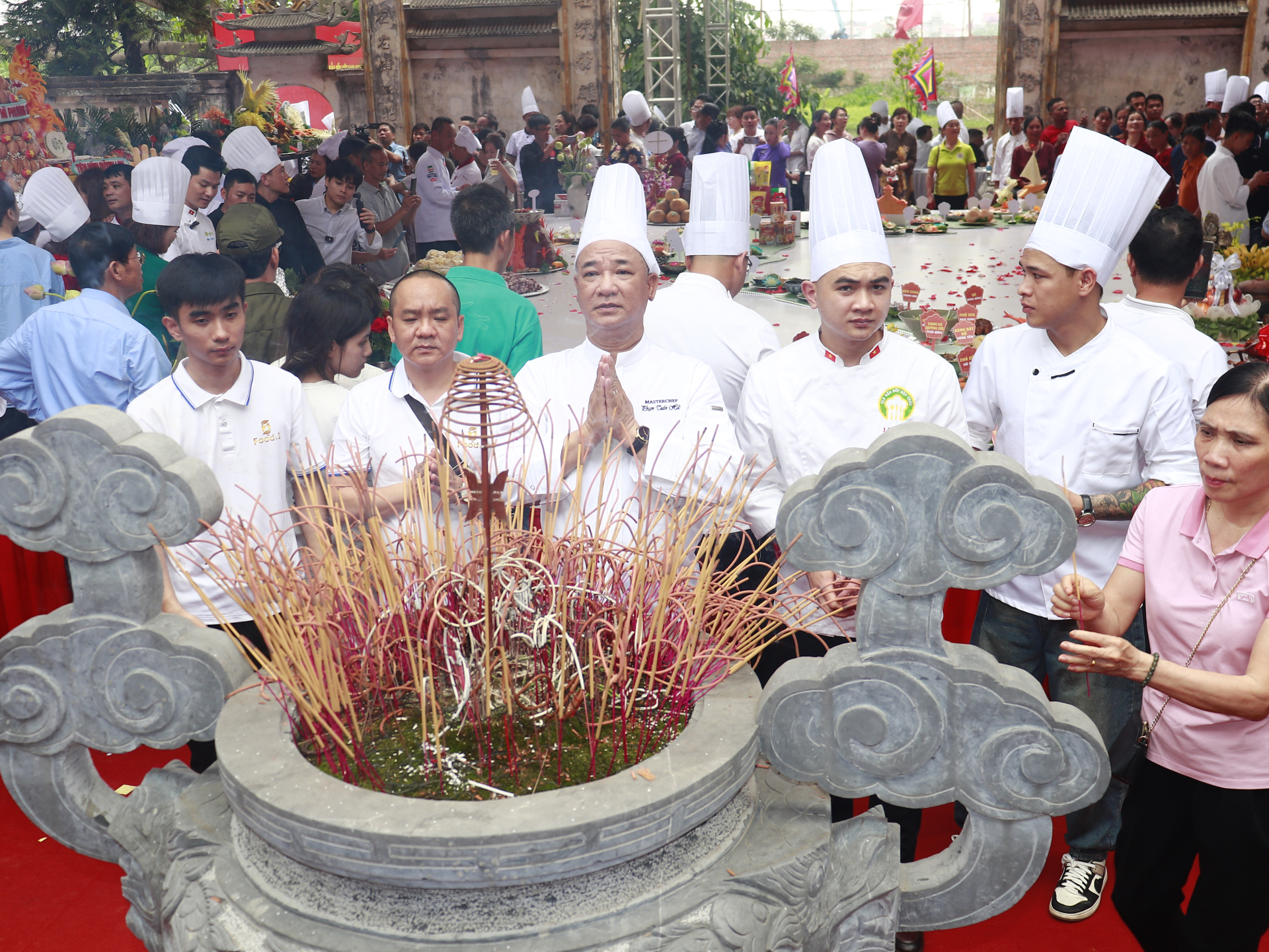  Đầu bếp ba miền thành kính dâng lễ tri ân Tổ nghề Lang Liêu