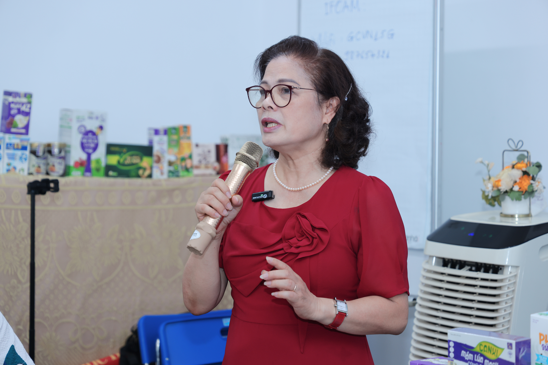 Ths Lê Thị Khánh Vân, Giám đốc Trung tâm COSTAS chia sẻ tại Tọa đàm.