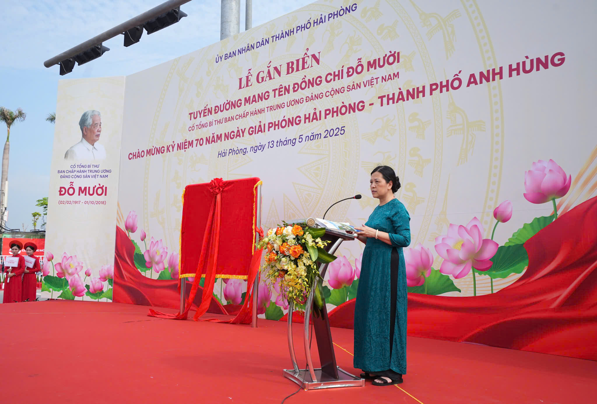   Bà Nguyễn Thị Thanh Thủy, con gái của cố Tổng Bí thư Đỗ Mười phát biểu tại buổi Lễ.  