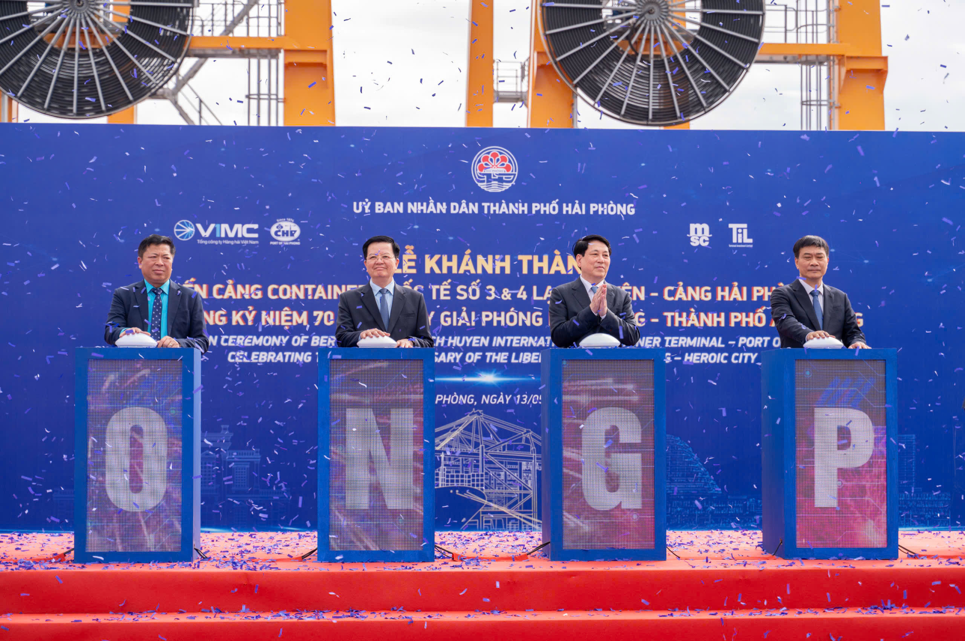Ủy viên Bộ chính trị, Chủ tịch nước Lương Cường; các đồng chí Uỷ viên Trung ương Đảng, Bộ trưởng Bộ Xây dựng Trần Hồng Minh; lãnh đạo UBND thành phố Hải Phòng, Cảng vụ và công ty CP Cảng Hải Phòng tham dự Lế khánh thành 2 bến cảng container Quốc tế số 3 và số 4 Lạch Huyệnchiều 13/5.