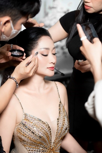 Từ ánh đèn sân khấu sắc đẹp đến trái tim nhân ái, cộng đồng: Triết lý sống sâu sắc của nữ chủ tịch Hường Phạm