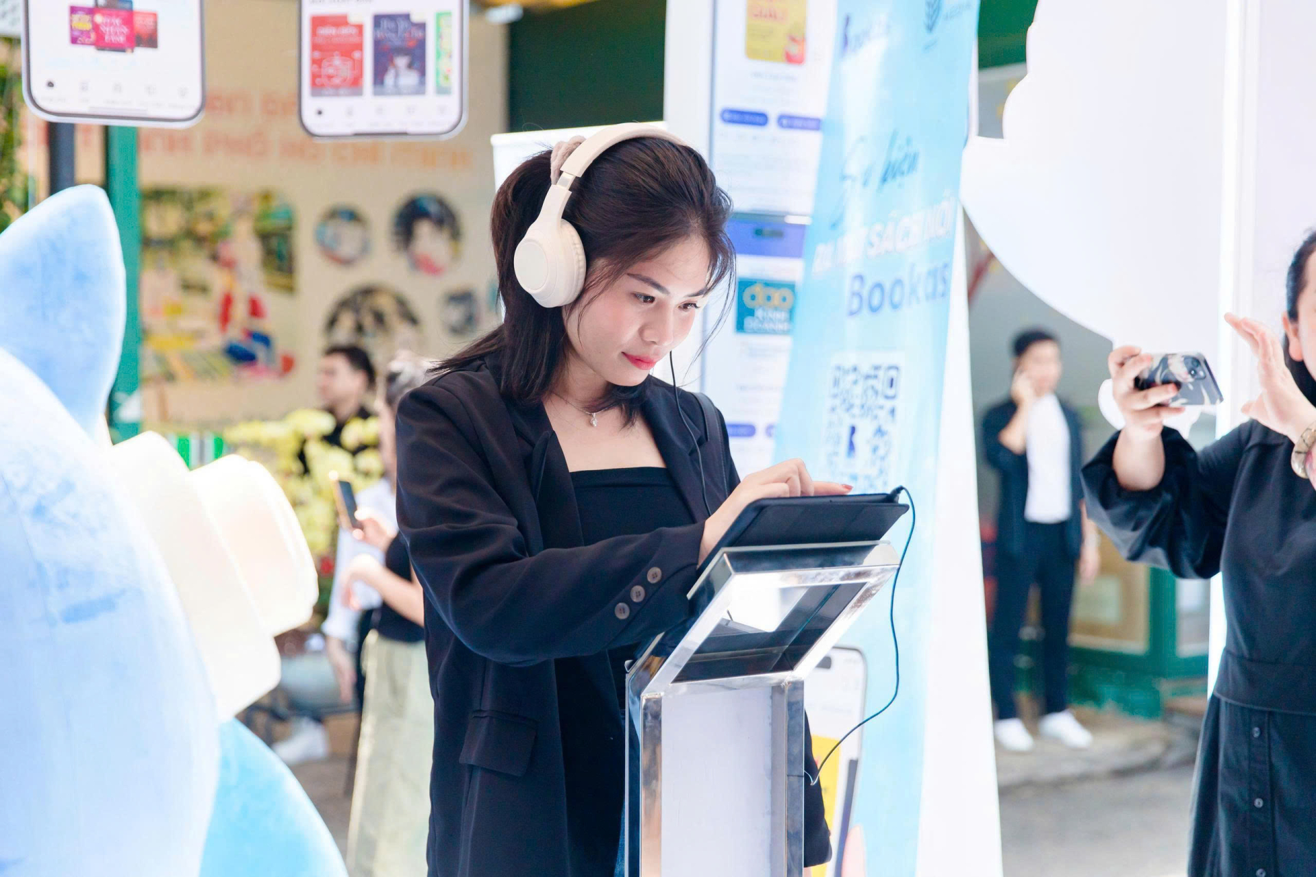 Cuộc thi “Viết Chữa Lành”  phải tạm dừng do xuất hiện nhiều hành vi mạo danh Ban Tổ Chức BOOKAS để lừa đảo hàng trăm triệu đồng từ các cây viết và người yêu thích viết trên phạm vi toàn quốc.