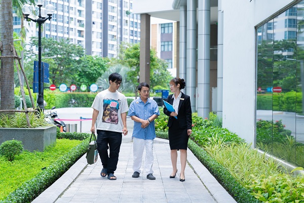 Nhà báo Huỳnh Dũng Nhân trở lại cuộc sống thường ngày sau cuộc can thiệp.