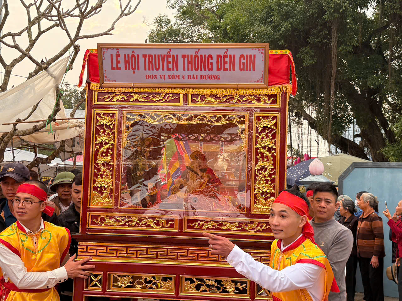 Lễ vật được các làng, xóm chuẩn bị dâng lên cúng Thánh.