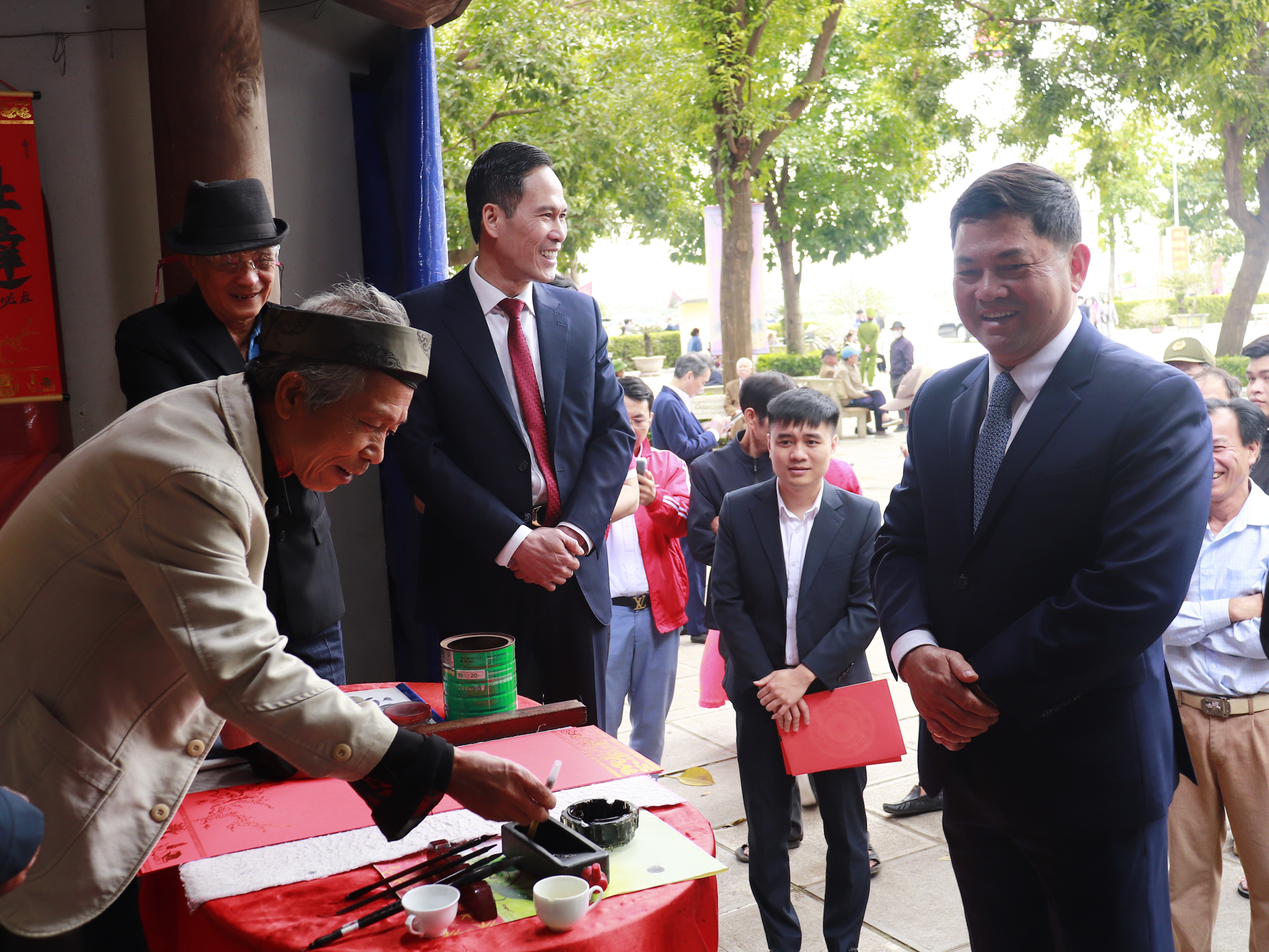 Xin chữ đầu năm - Một nét đẹp truyền thống của dân tộc.