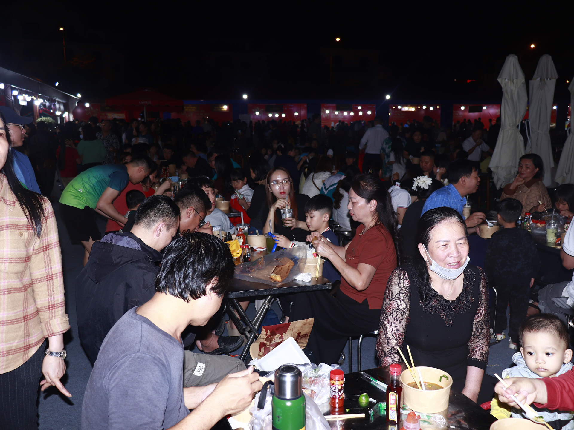 Sự kiện thu hút sự quan tâm của đông đảo người yêu phở.