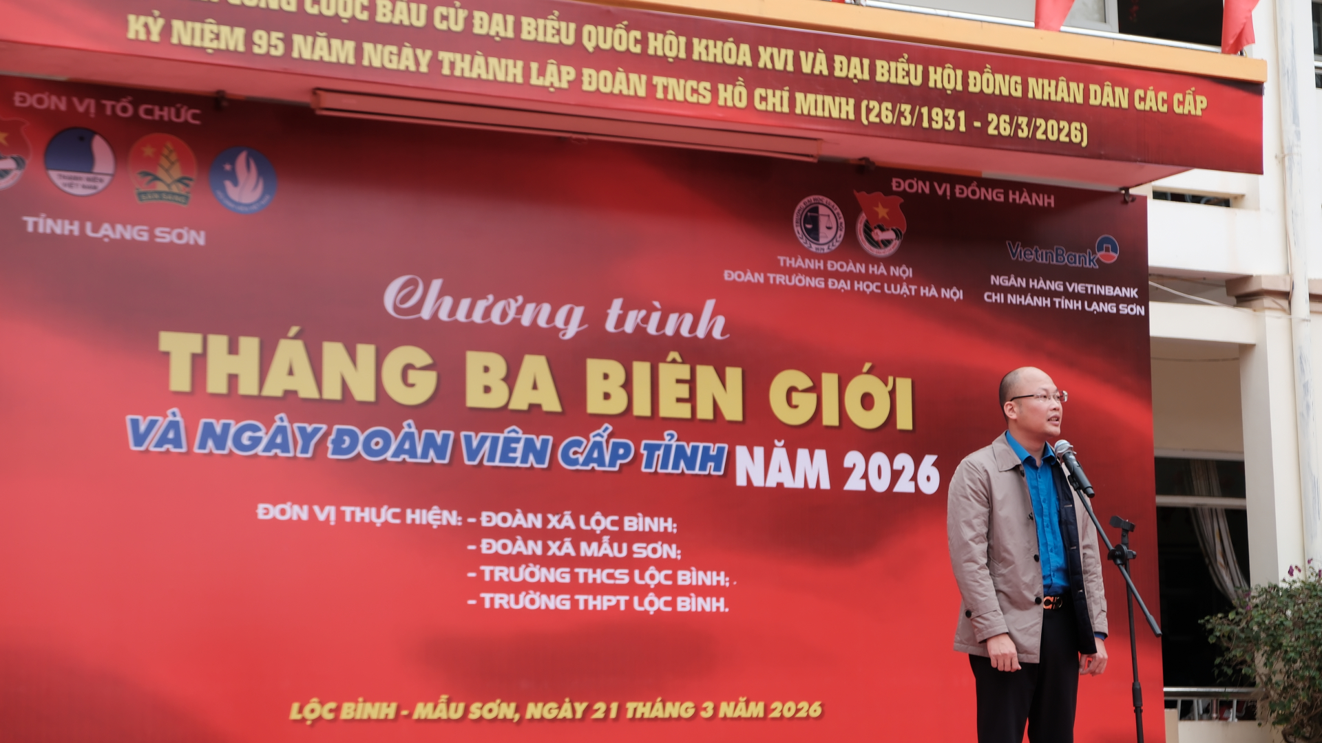 Chương trình “Tháng Ba biên giới” năm 2026 tiếp tục khẳng định vai trò xung kích, tình nguyện của tuổi trẻ Trường Đại học Luật Hà Nội trong các hoạt động vì cộng đồng, góp phần lan tỏa những giá trị nhân văn tốt đẹp, tăng cường sự gắn kết giữa thanh niên với nhân dân vùng biên cương của Tổ quốc”, Bí thư Đoàn Trường Đại học Luật Hà Nội Trần Trọng Đại chia sẻ.