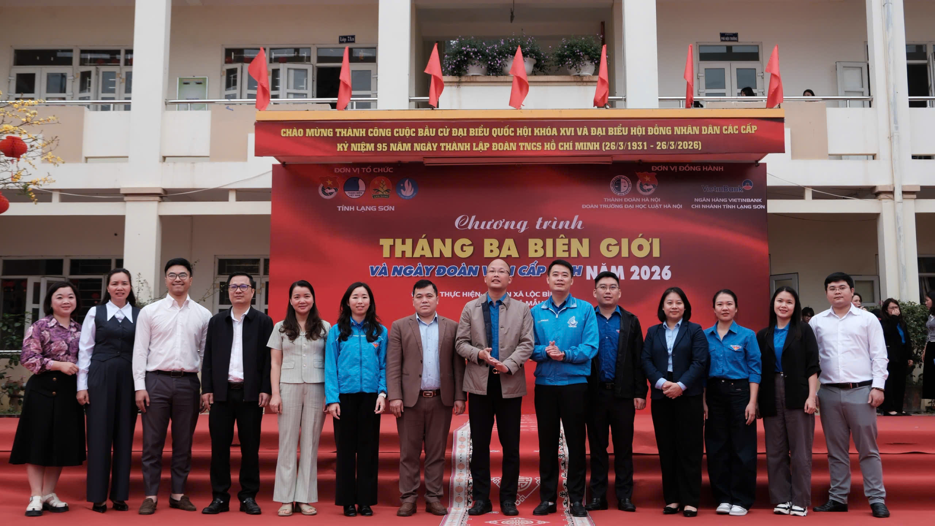 Đoàn thanh niên Trường Đại học Luật Hà Nội tham gia các hoạt động hưởng ứng Tháng thanh niên và chương trình 