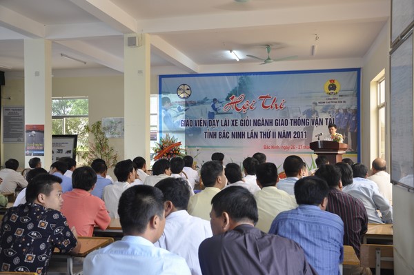 Nhà trường cũng tích cực tham gia hội thi giáo viên dạy lái xe giỏi và giành nhiều giải cao của tỉnh Bắc Ninh.