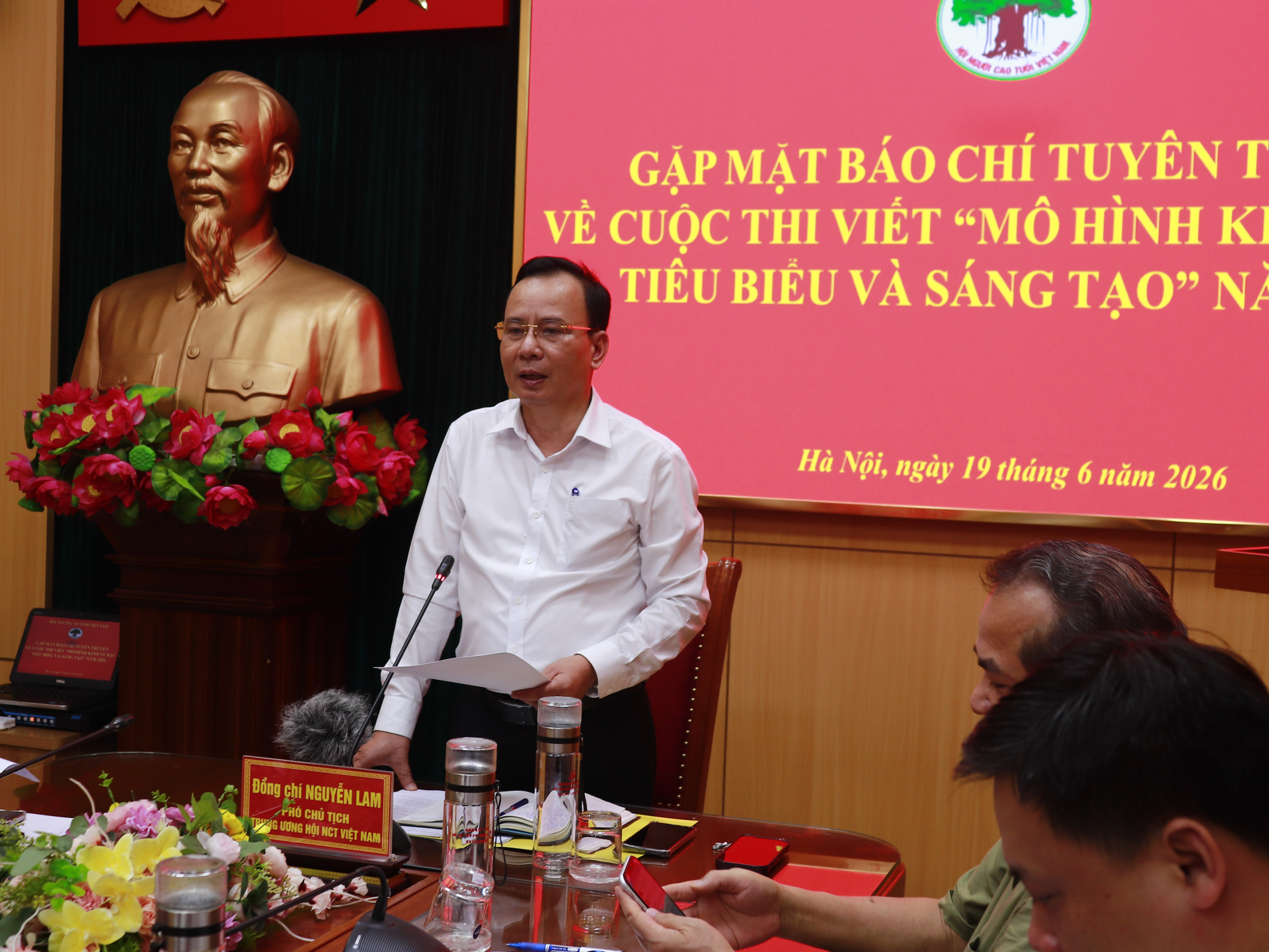Ông Nguyễn Lam, Phó chủ tịch Hội NCT Việt Nam chúc mừng các Nhà báo, PV nhân kỷ niệm 101 năm ngày Báo chí cách mạng Việt Nam và thông tin về mục đích, ý nghĩa của cuộc thi.