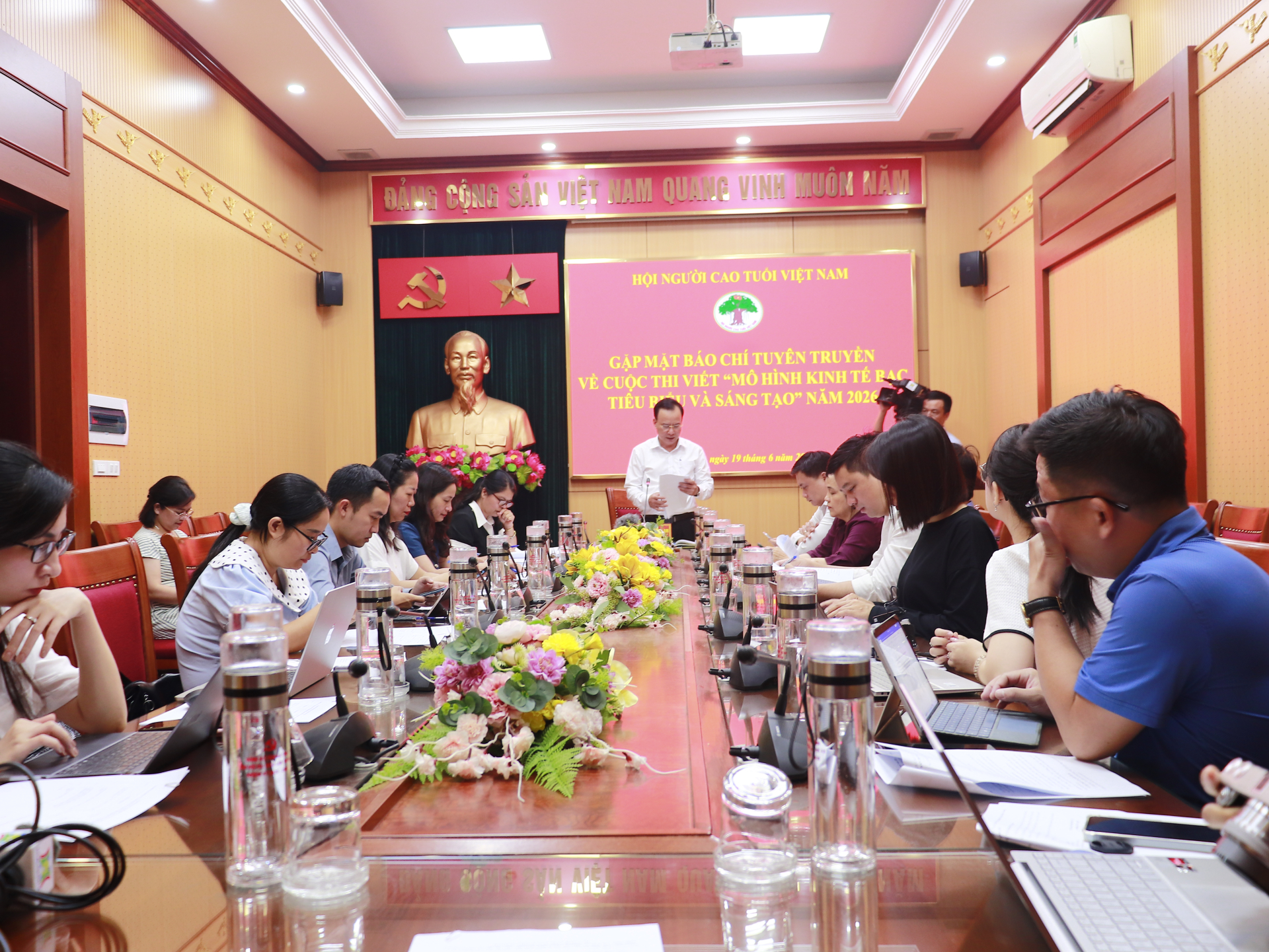 Sáng 19/6, Trung ương Hội Người cao tuổi Việt Nam tổ chức buổi gặp mặt báo chí tuyên truyền về cuộc thi viết “Mô hình kinh tế bạc tiêu biểu và sáng tạo” năm 2026.