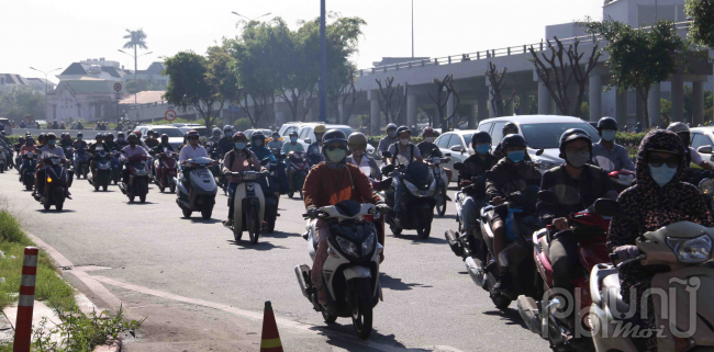 Nút giao thông qua Điện Biên Phủ - cầu vượt Nguyễn Hữu Cảnh càng thêm căng thẳng sau khi chặn rẽ trái