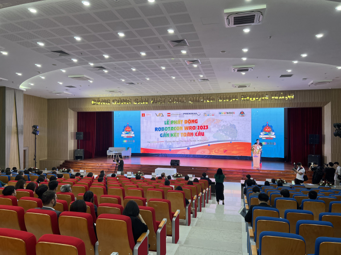 Lễ phát động cuộc thi được tổ chức tại Trường Đại học Phenikaa (Yên Nghĩa, Hà Đông, Hà Nội) - một trong những đơn vị đang ứng dụng giáo dục STEAM vào chương trình giảng dạy và học tập.