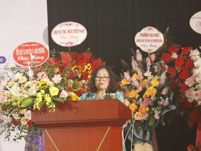 TS Phạm Thị Mỵ, Chủ tịch Câu lạc bộ Nhà báo nữ Việt Nam phát biểu tại chương trình