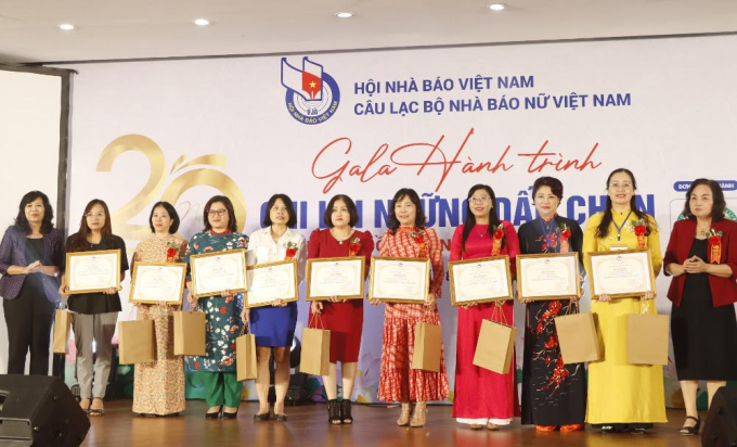 Các cá nhân nhận bằng khen của Hội Nhà báo Việt Nam