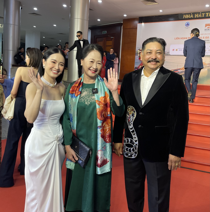 NSND Như Quỳnh và các nghệ sĩ tham dự Liên hoan phim