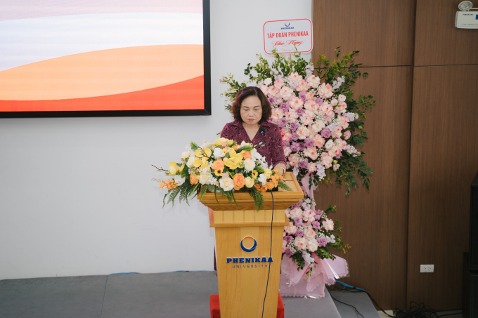 GS.TS Lê Thị Hợp,Chủ tịch Hội Nữ trí thức Việt Nam phát biểu tại buổi lễ