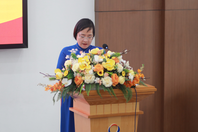 PGS Trần Thị Hòa, Phó Hiệu trưởng trường Đại học Phenikaa, Chi hội Trưởng Chi hội Nữ trí thức trường Đại học Phenikaa trình bày phương hướng hoạt động nhiệm kỳ 2023-2028