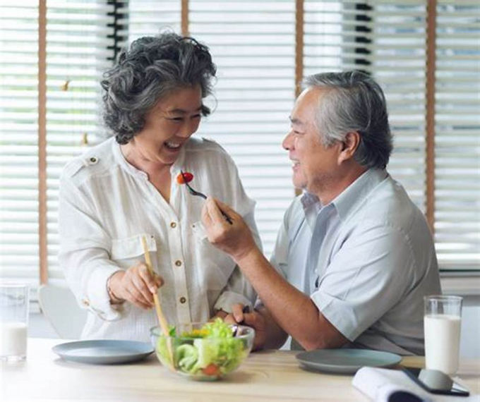 Việc chăm sóc sức khỏe và chăm lo đời sống cho người cao tuổi đã có nhiều cải thiện đáng kể