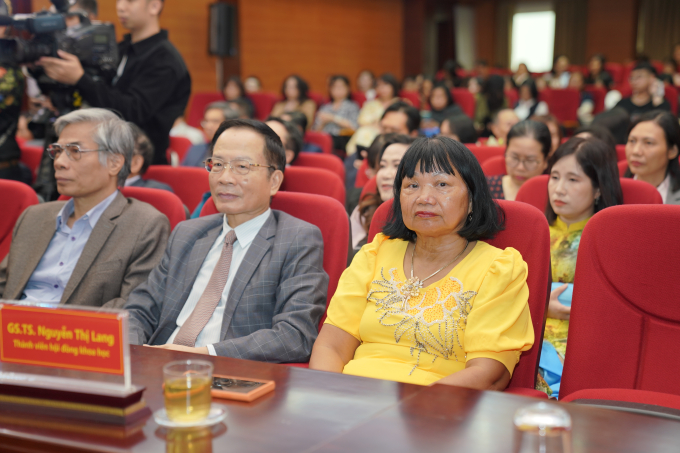 GS.TS Nguyễn Thị Lang từng nhận Giải thưởng L’Oréal – UNESCO Vì sự phát triển phụ nữ trong khoa học (For Women in Science) cho nghiên cứu xuất sắc của mình. Ảnh: Hoàng Toàn