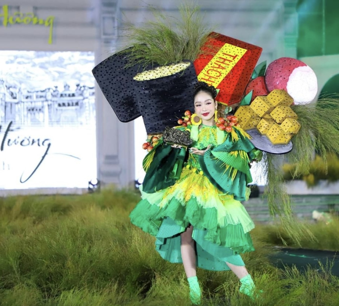 Hoa hậu nhí Thế giới 2023 Đào Nguyễn Hồng Lam trình diễn thiết kế đặc biệt trong bộ sưu tập 