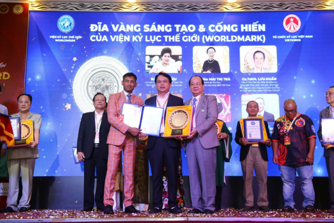 Nghệ nhân văn hóa ẩm thực Lê Văn Khánh nhận danh hiệu 
