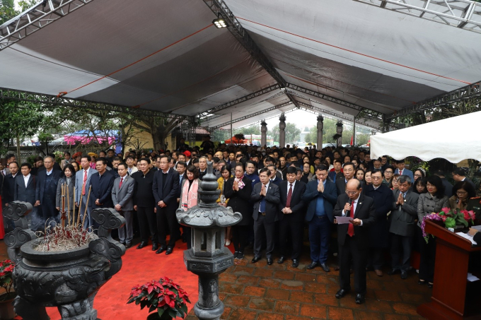 Các đại biểu tham dự lễ dâng hương tại khu di tích Hải Thượng Lãn Ông Lê Hữu Trác ở xã Liêu Xá, Yên Mỹ, tỉnh Hưng Yên