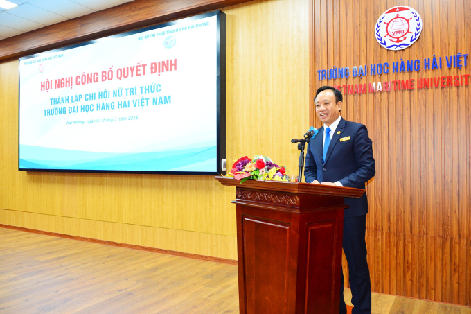 PGS.TS Phạm Xuân Dương thay mặt lãnh đạo Trường Đại học Hàng Hải Việt Nam phát biểu