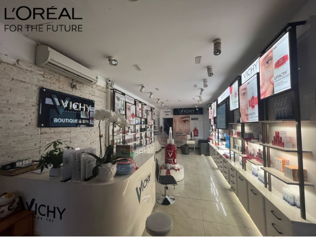 Cửa hàng Vichy Boutique & Spa (Nguyễn Thị Thập, Quận 7, TPHCM)  thuộc tập đoàn L’Oréal tắt đèn để hưởng ứng giờ Trái đất 