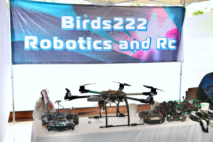   Một số sản phẩm công nghệ (máy bay, drone) đến từ CLB Birds222 Robotics and Rc  