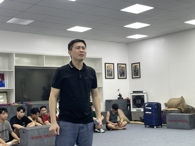 Lần đầu diễn kịch nhưng Trần Quang Khải vào vai Đại tướng Võ Nguyên Giáp với nhiều lớp diễn gây xúc động dù mới trên sàn tập