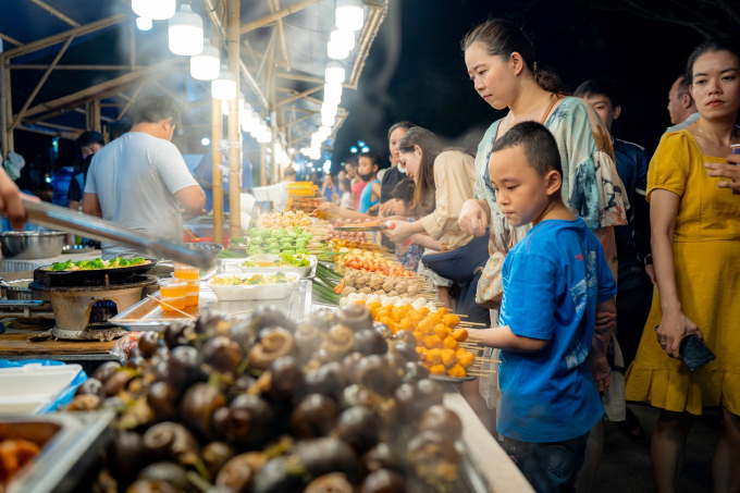  Khai mạc Tuần lễ Ẩm thực truyền thống Huế 2024: Đông đảo du khách đến trải nghiệm món ngon