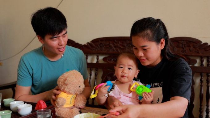 Em bé đầu lòng của vợ chồng anh Hải, chị Thơm nay đã được 9 tháng tuổi