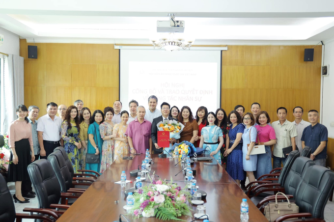 NSND Quốc Hưng cho biết, sẽ phải cố gắng , nỗ lực nhiều hơn nữa để làm tốt vai trò là người 